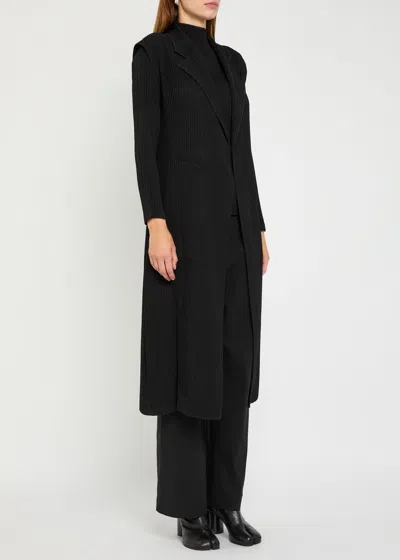 Issey Miyake Hatching Sleeveless Coat In Black