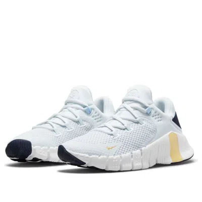 Nike (wmns)  Free Metcon 4 'pure Platinum Metallic Gold Coin' In Gray