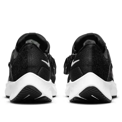 Nike (wmns)  Air Zoom Pegasus 38 Flyease Wide 'black White' In Black