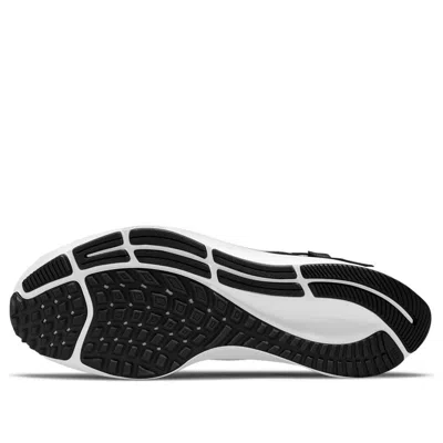 Nike (wmns)  Air Zoom Pegasus 38 Flyease Wide 'black White' In Black