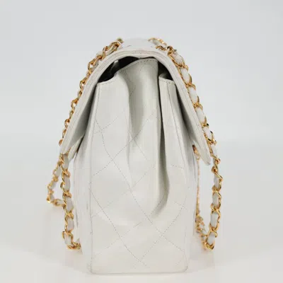 Pre-owned Chanel Flap Bag White Leather Shoulder Bag ()