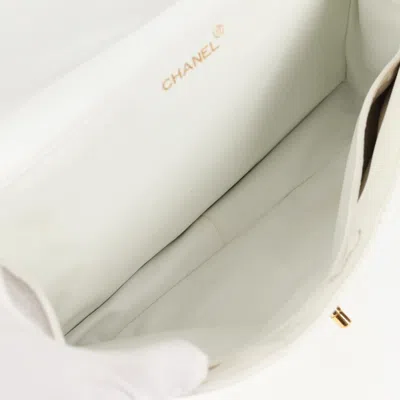 Pre-owned Chanel Flap Bag White Leather Shoulder Bag ()