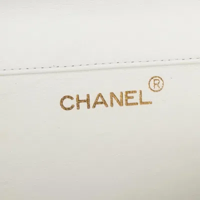 Pre-owned Chanel Flap Bag White Leather Shoulder Bag ()