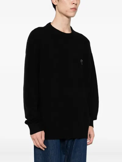 Izzue Heart-embellished Crew-neck Sweater In Black