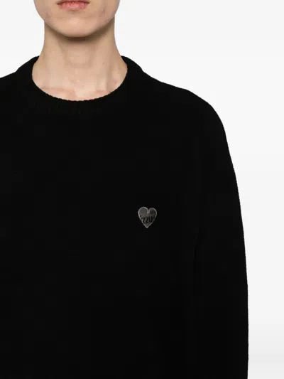 Izzue Heart-embellished Crew-neck Sweater In Black