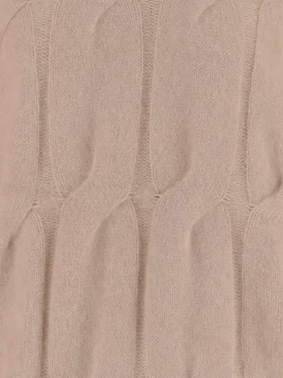 粗绞花针织毛衣