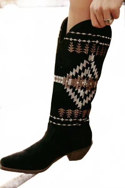 Sterling Kreek Women's Walking Western Boots In Cream And Brown Aztec Print In Black