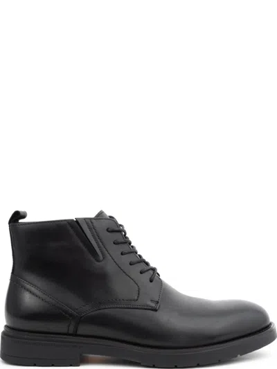 La Conte Closed Ankle Boots With Lace-up Front In Black