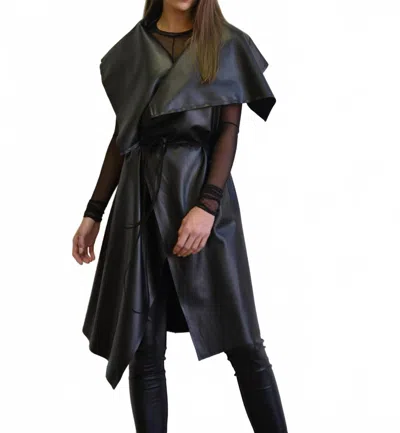 Simply Mila Uneven Sleeveless Coat In Black In Black