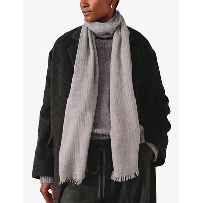 The White Company S Midgrymrl Fringed-edge Wool-blend Scarf In Gray
