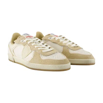 Philippe Model Round-toe Low-top Casual Shoes In Neutral