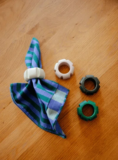 Tortuga Forma Handpainted Asterisk Napkin Rings Set Of 4 In Multi