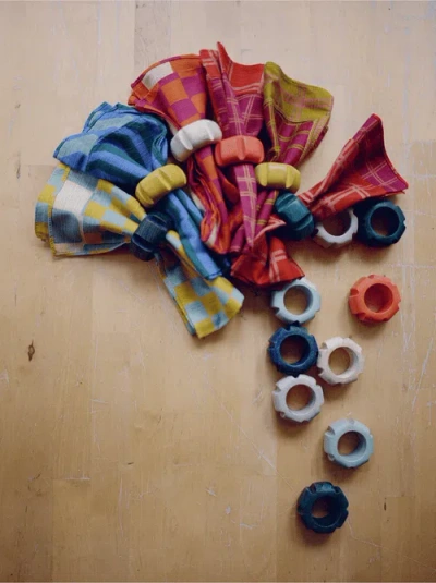 Tortuga Forma Handpainted Asterisk Napkin Rings Set Of 4 In Multi