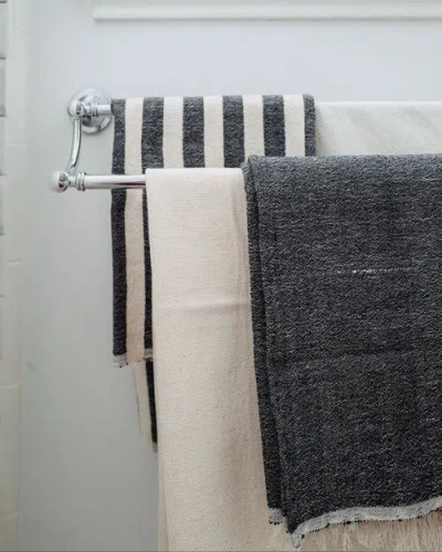 Kd Weave Towel In Black