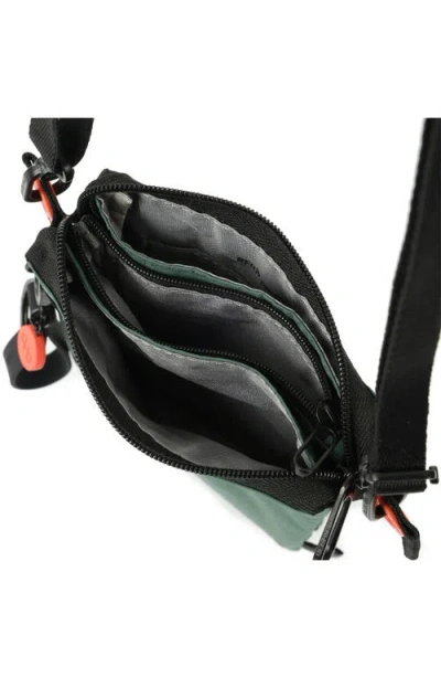 Hedgren Otu Vertical Rfid Crossbody Bag In Green