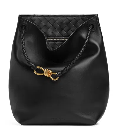 Bottega Veneta Andiamo Small Leather Bucket Bag In Black