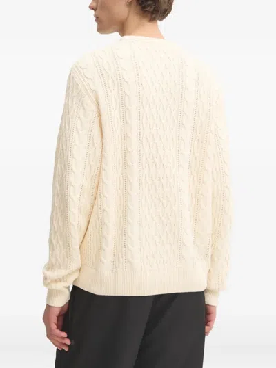 绞花针织圆领毛衣