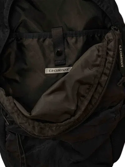 镜头细节顶置手柄双肩包