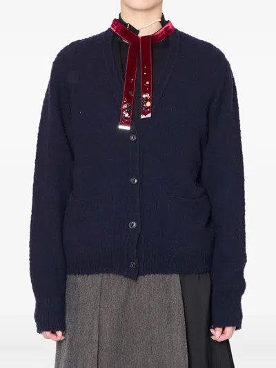 缀饰扣角领开衫