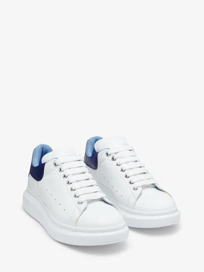 Alexander Mcqueen Sneakers Oversize In Pelle Bianca E Talloncino In Pelle Scamosciata Blu Avio In White