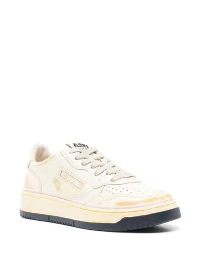 Autry Super Vintage Low Woman Sneakers By  In White