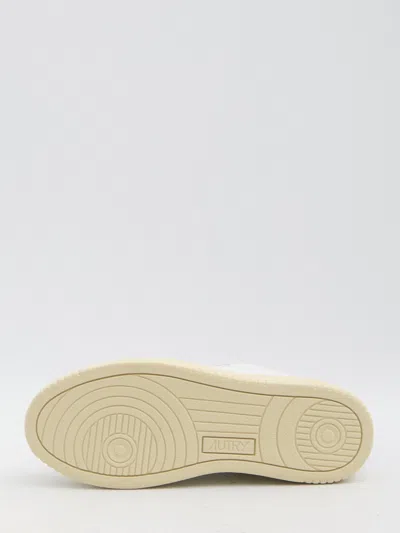 Autry Leather Medalist Low Sneakers In White