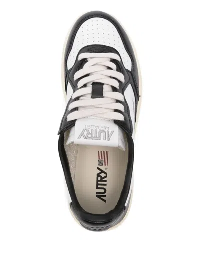 Autry "medalist Low" Leather Sneakers In White