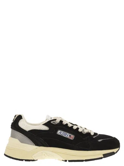 Autry Black Suede And Mesh Sneakers With Cream Cushioned Sole In Blue