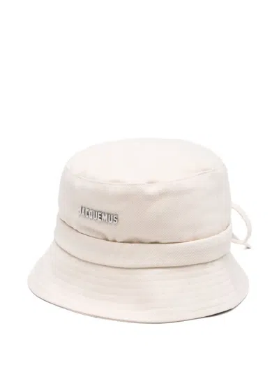 Jacquemus Le Chapeau Bob Gadjo Bucket Hat In White