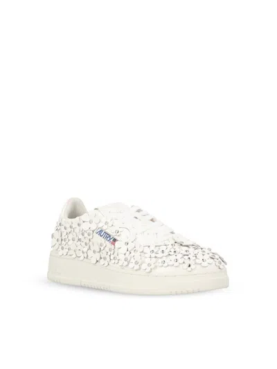 Autry Low-top Sneakers With Clean Silhouette And Rounded Toe In Neutral