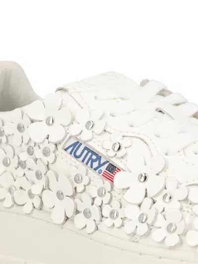 Autry Low-top Sneakers With Clean Silhouette And Rounded Toe In Neutral