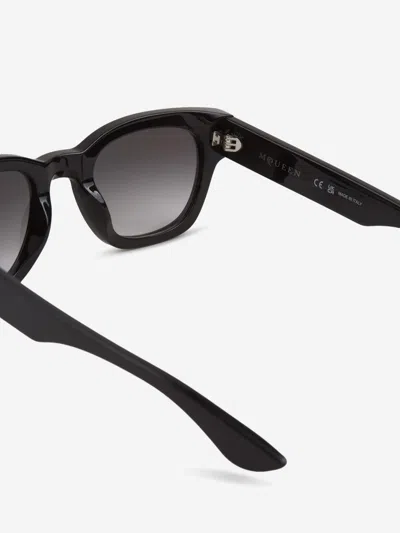 Alexander Mcqueen Round Sunglasses In Black