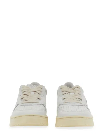 Autry Smooth Leather Sneakers With Rounded Toe In Neutral