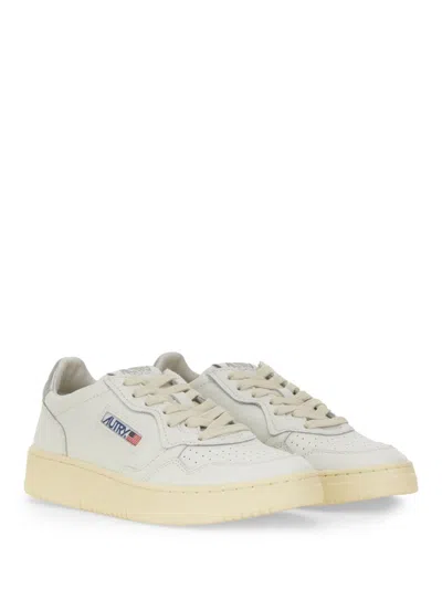 Autry Medalist Low Woman Sneakers In White