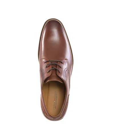 Tommy Hilfiger Men's Bramie Leather Casual Derby Shoe In Brown