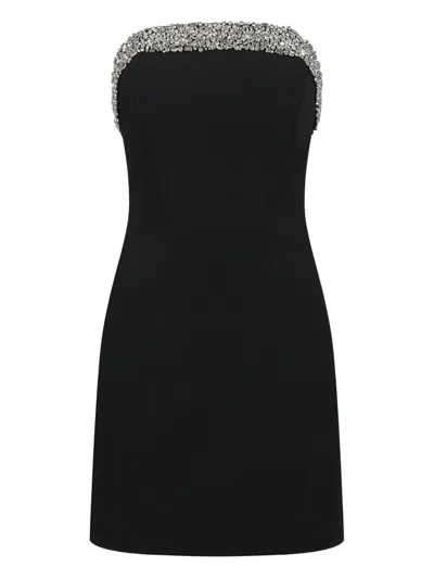 露肩迷你连衣裙