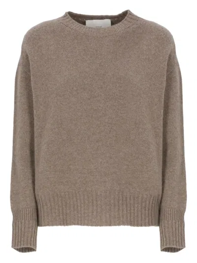 罗纹边饰圆领毛衣