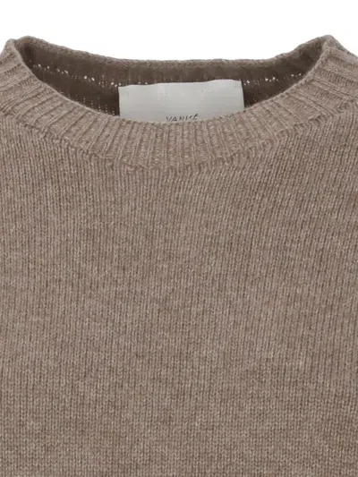 罗纹边饰圆领毛衣