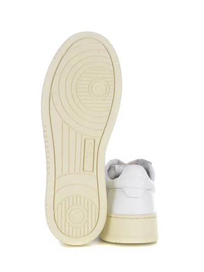 Autry Sneakers  "medalist Low" In White
