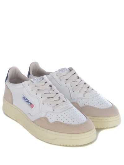 Autry Sneakers  "medalist Low" In White