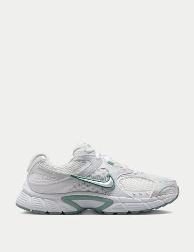 Nike V5 Rnr Sneakers In White