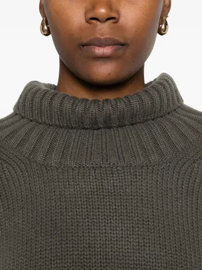 Soft Goat Roll-neck Ribbed Sweater In Gray
