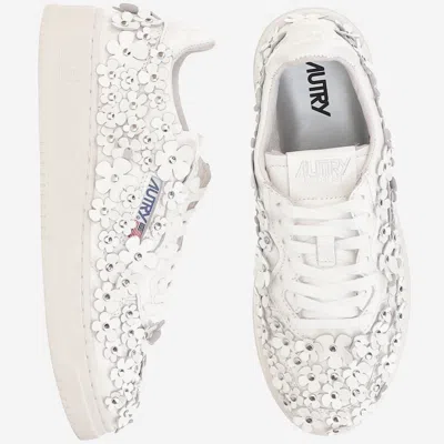 Autry "medalist Low Blooming" Sneaker In Neutral