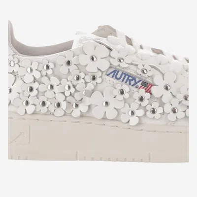 Autry "medalist Low Blooming" Sneaker In Neutral