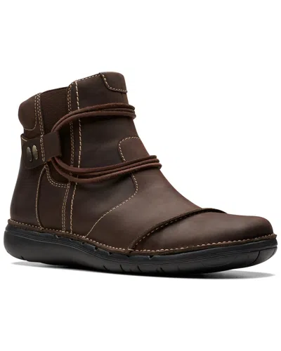 Clarks Un Loop Leather Boot In Brown
