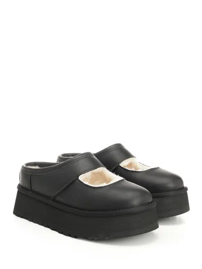 Ugg Round Toe Lace-up Shoes With Platform Sole In Black