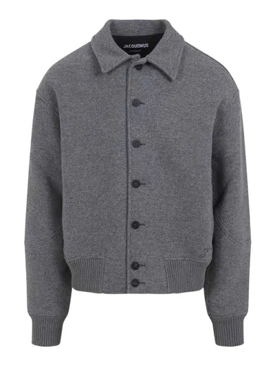 Jacquemus Mens Grey Feltro Pointed-collar Wool Bomber Jacket In Gray