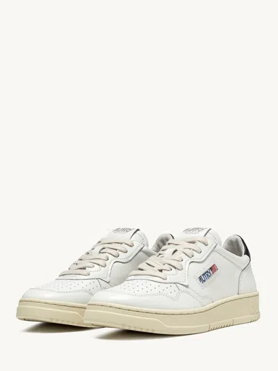 Autry Medalist Low Man Sneakers In White