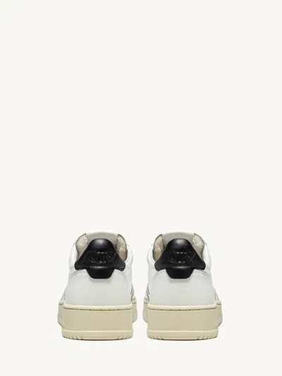 Autry Medalist Low Man Sneakers In White