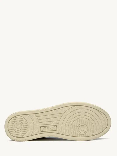 Autry Medalist Low Man Sneakers In White